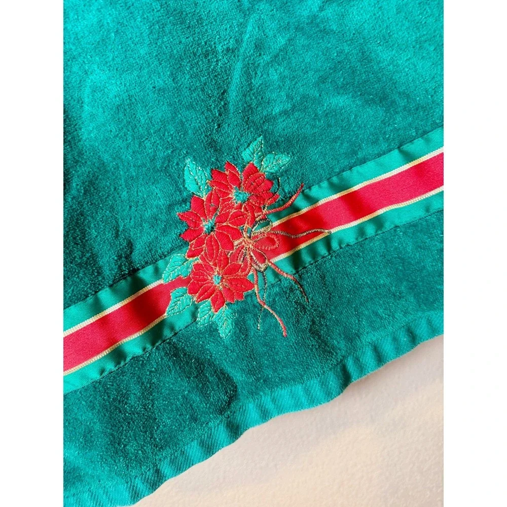VTG Jillian Rose Christmas Body Towels Green Poinsettia Embroidery Set‎ 2